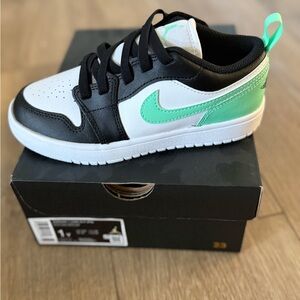 Nike Kids Jordan 1 Low Alt in
"Green Glow"